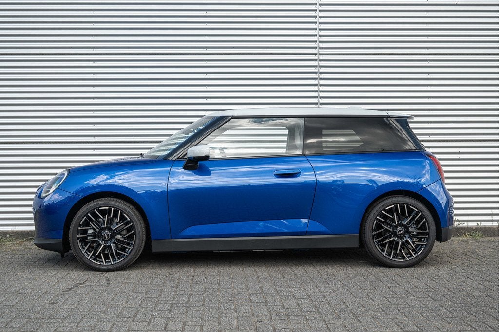 MINI Hatchback Cooper E / Favoured / Pakket M / 18" Night Fl, Auto's, Beige, Met garantie (alle), 184 pk, 25 min