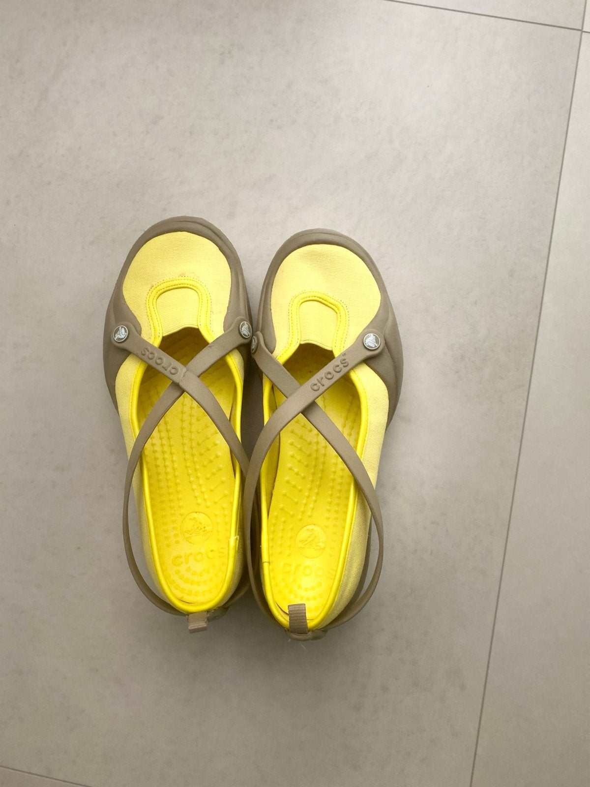 Crocs Ballerina's Geel/Beige - Maat W9 (EU 39-40), Kleding | Dames, Ophalen of Verzenden, Zo goed als nieuw, Geel, Ballerina's