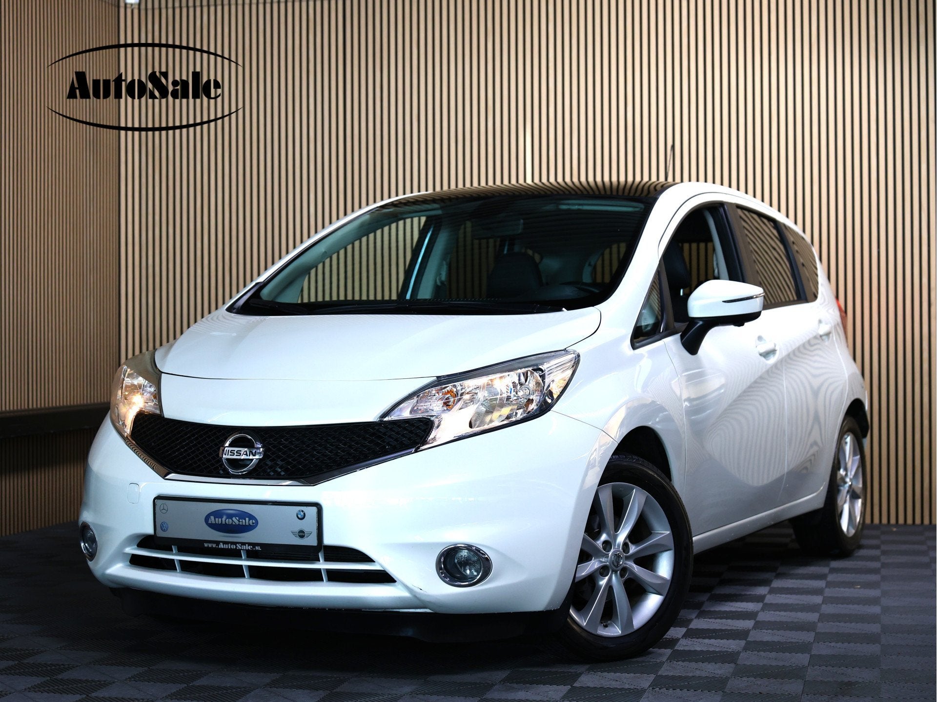 Nissan Note 1.2 DIG-S Connect AUTOM CLIMA NAVI PANO CAMERA C, Gebruikt, Zwart, Wit, 98 pk