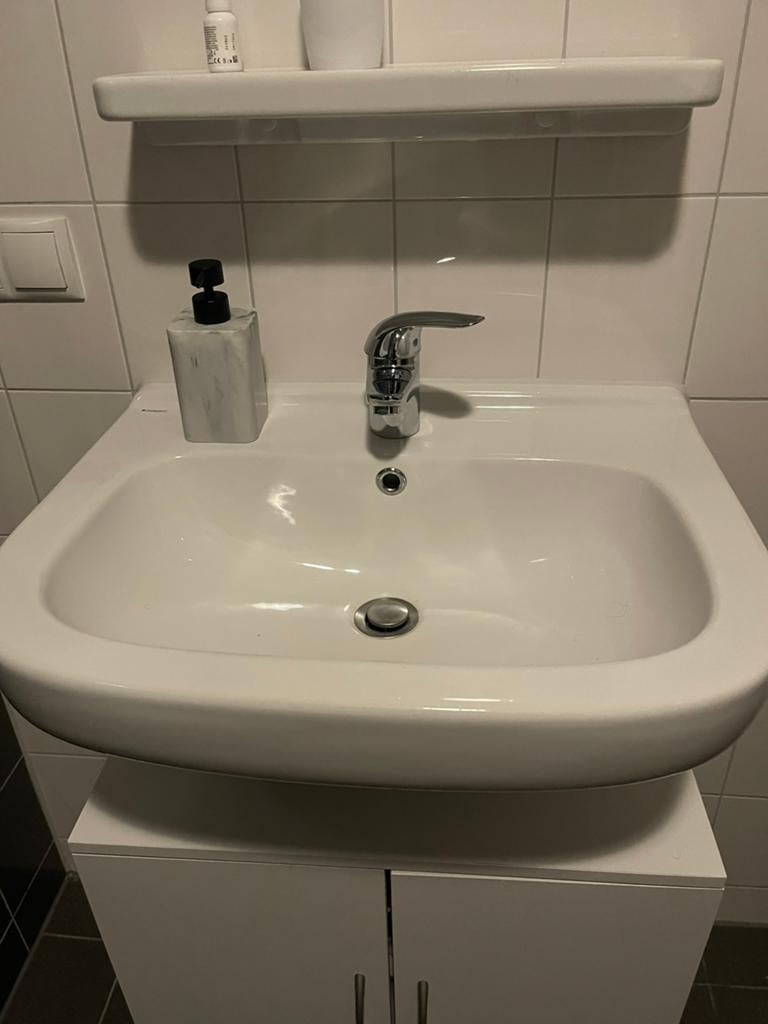 Badkamer wasbak met kraan en plateutje kleur wit, Ophalen, 50 tot 100 cm, Zo goed als nieuw, Minder dan 100 cm