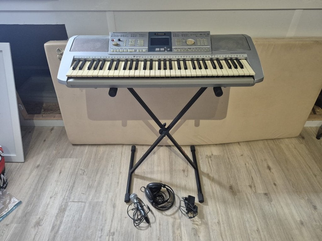 Yamaha PSR-E333 Keyboard met standaard en accessoires, Ophalen, Yamaha, Met standaard, 61 toetsen