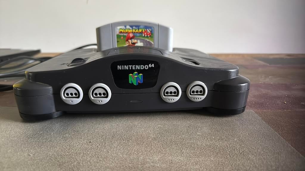 Nintendo 64 met Mario Kart 64 - Retro Gaming Console, Spelcomputers en Games, Spelcomputers | Nintendo 64, Ophalen of Verzenden