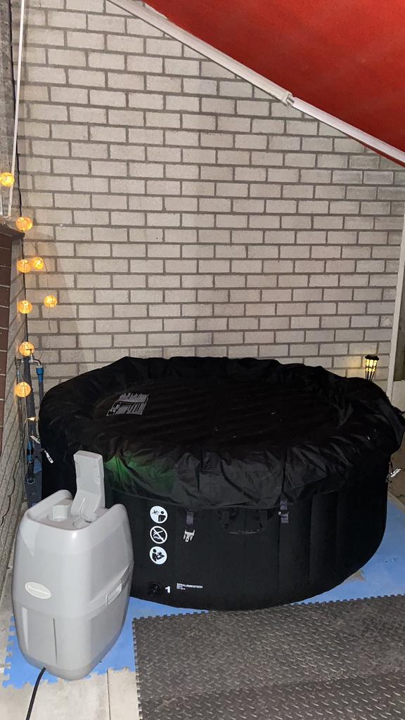 Dreamstream opblaasbaar bubbelbad, Ophalen, Gebruikt, Afdekzeil, Opblaasbaar