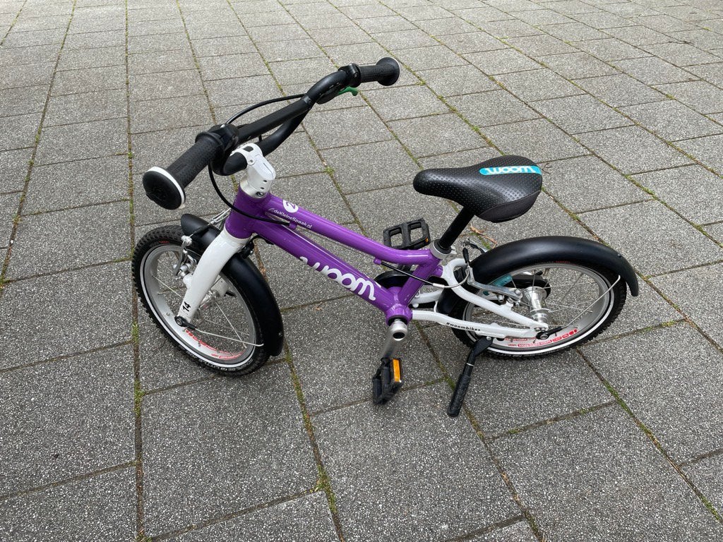 Woom 2 paars kinderfiets, Ophalen, Zijwieltjes, Velgrem, Minder dan 16 inch