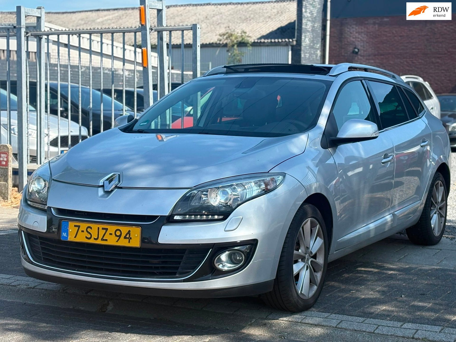 Renault Mégane Estate 2.0 Bose | Panoramadak | Xenon | Trek, Auto's, Renault, Euro 5, Gebruikt, Zwart, 4 cilinders