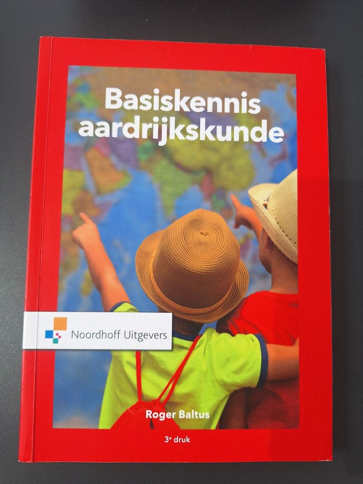 Basiskennis aardrijkskunde - Roger Baltus (3e druk), Roger Baltus, Ophalen of Verzenden, Zo goed als nieuw, MBO