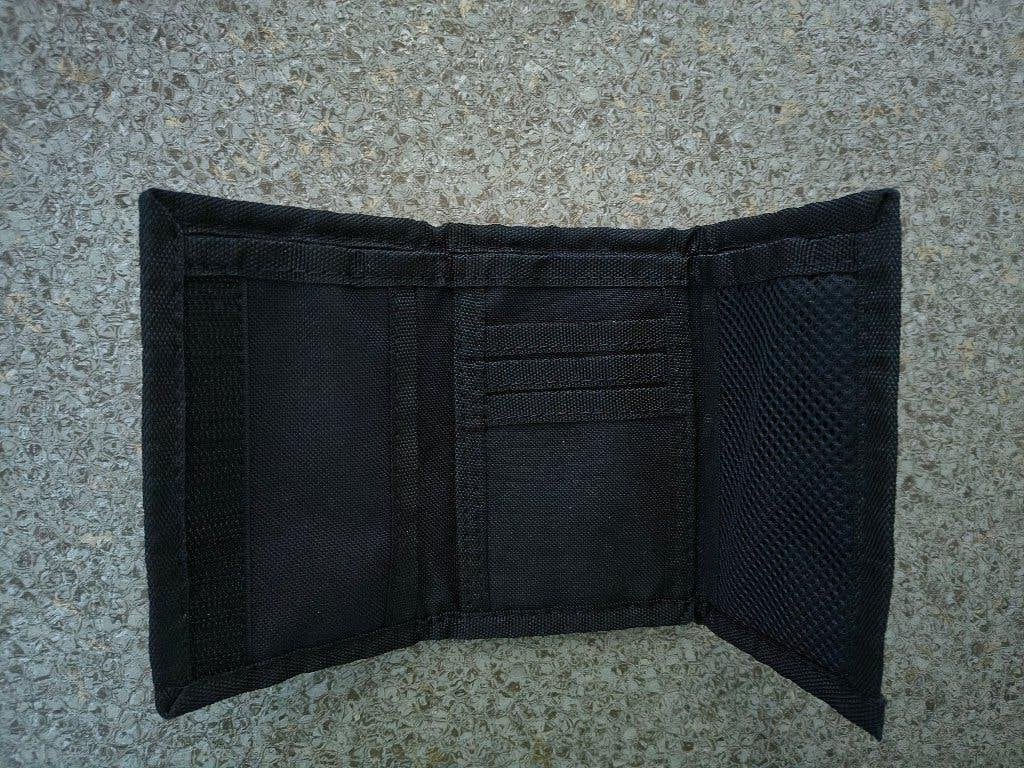 Compacte unisex Adidas portemonnee met klittenband, Ophalen of Verzenden, Zo goed als nieuw, Zwart, Overige merken