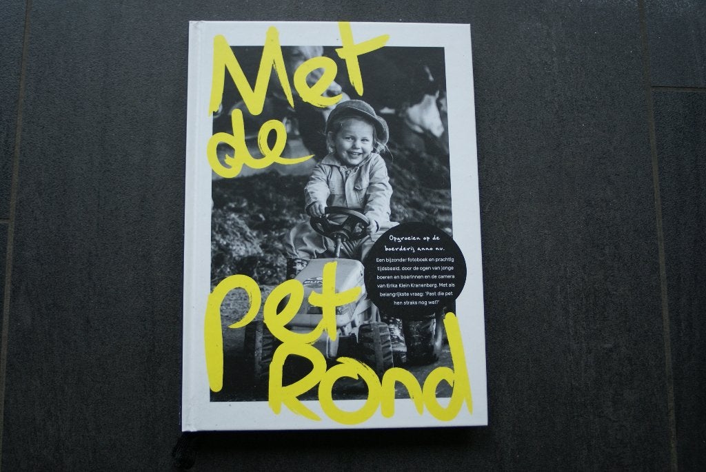 MET DE PET ROND... (2023).. hardcover, Ophalen of Verzenden, Zo goed als nieuw