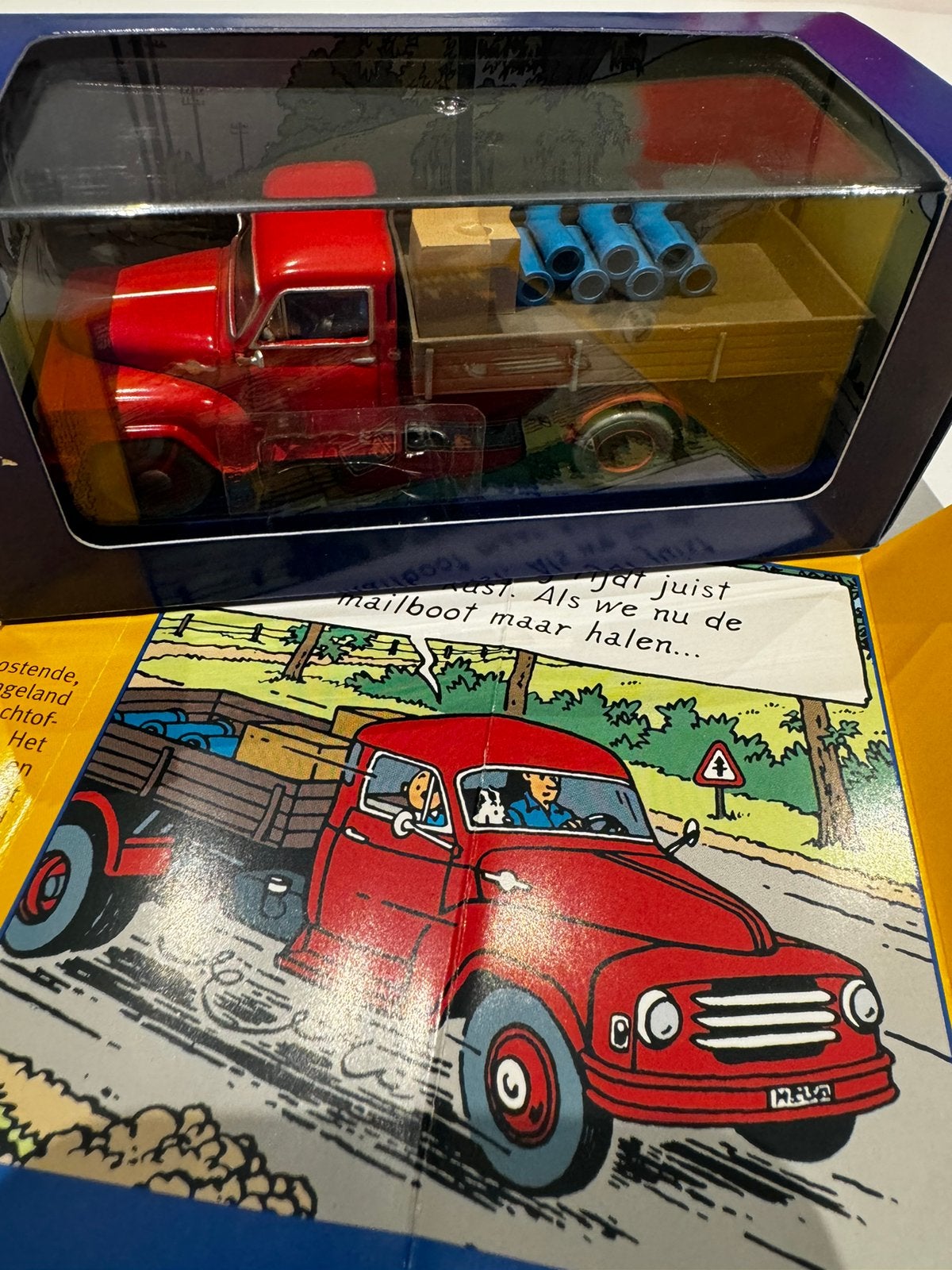 Kuifje auto 1:43 rode hanomag vrachtwagen uit zwarte rotsen, Ophalen of Verzenden, Kuifje, Zo goed als nieuw, Beeldje of Figuurtje