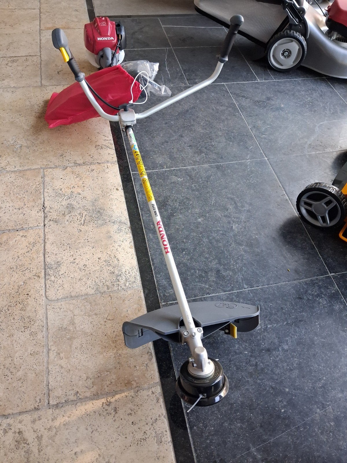Honda UMK425E Benzine Bosmaaier nieuw, Tuin en Terras, Ophalen, Zo goed als nieuw, 30 tot 50 cm, Benzine