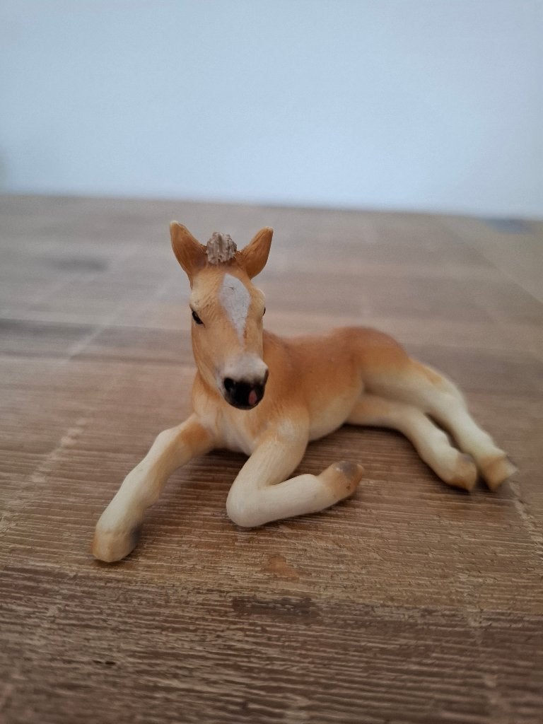 Schleich 13292 -1 Liggend Haflinger veulen paard uit 2004, Verzamelen, Speelgoed, Ophalen of Verzenden, Zo goed als nieuw