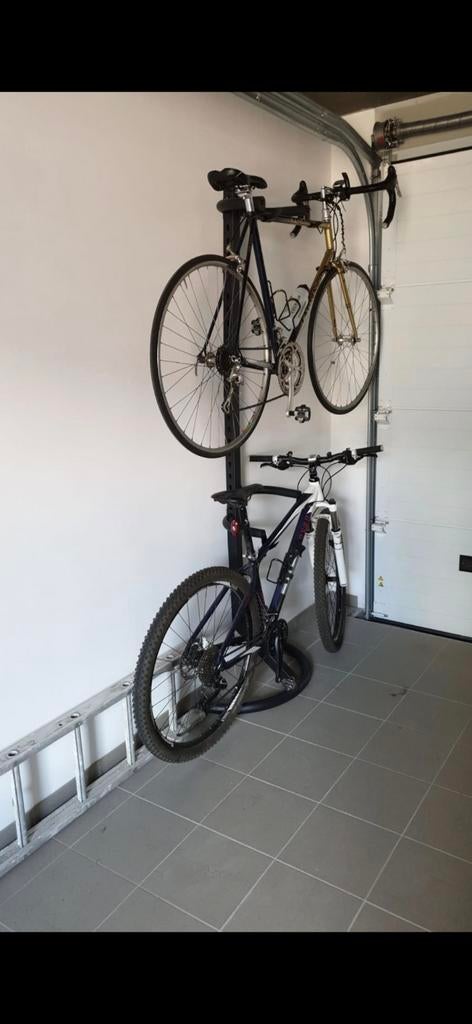 Fietsenrek voor 2 fietsen - wandmontage, Ophalen, Gebruikt
