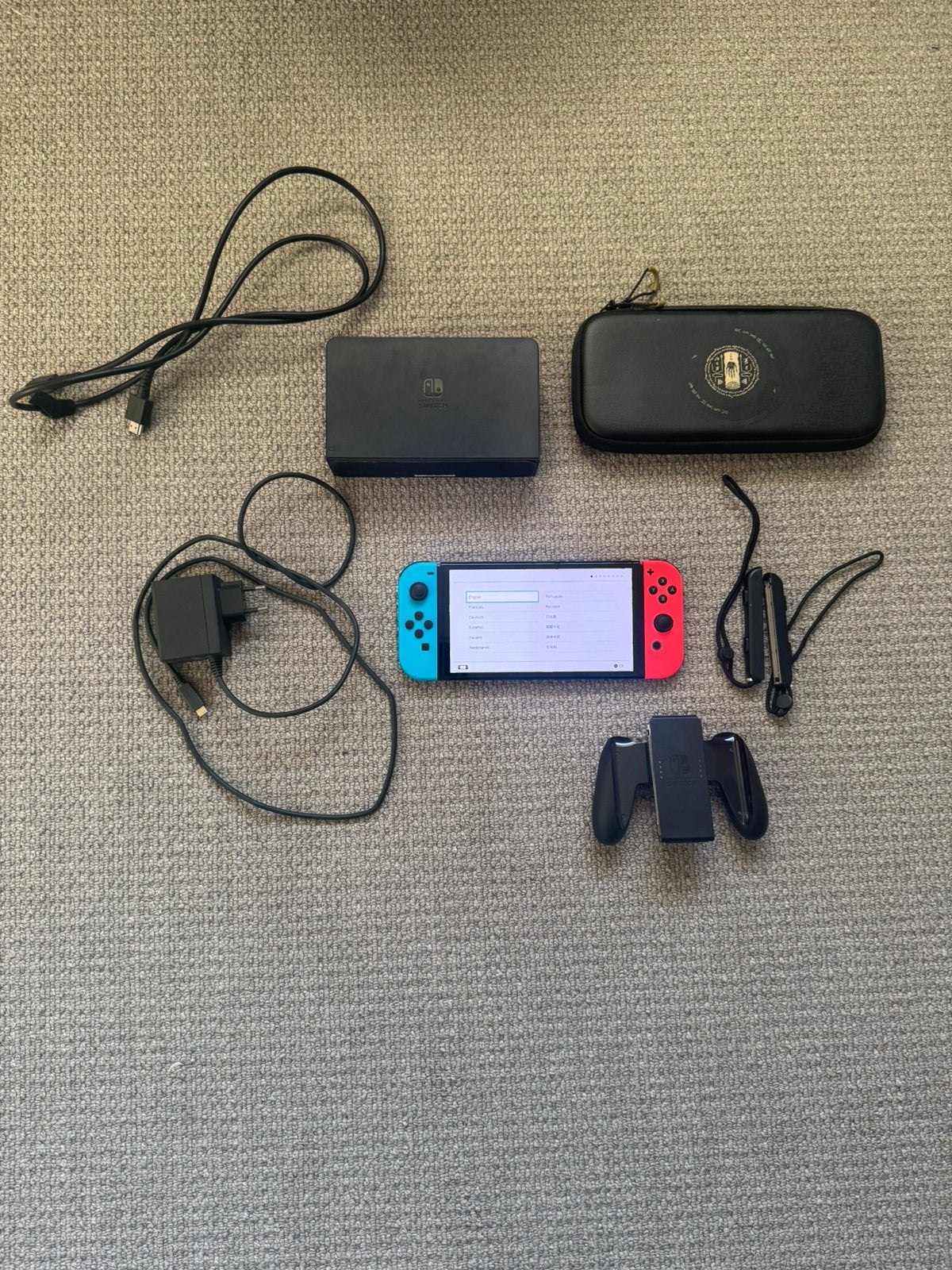 Nintendo Switch OLED Blauw-Rood || krasvrij || nieuwstaat!, Spelcomputers en Games, Spelcomputers | Nintendo Switch, Ophalen of Verzenden