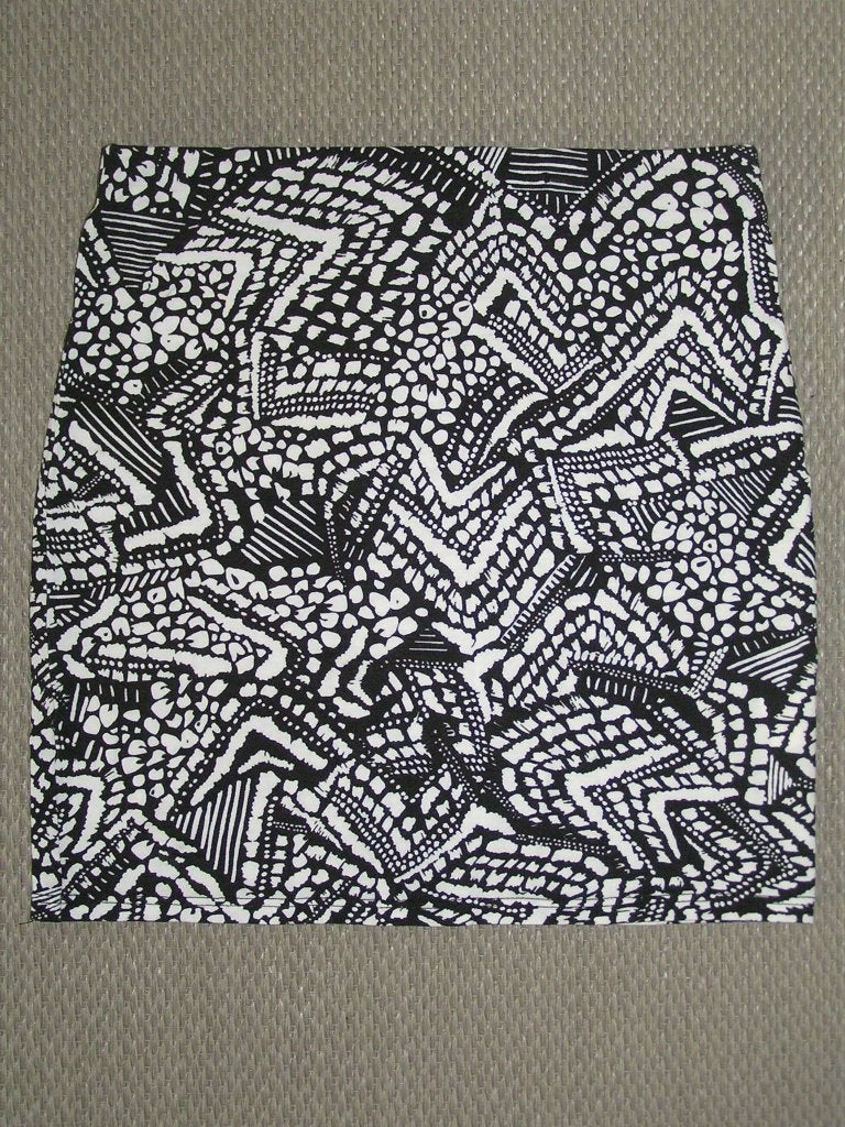 Zwart - wit tricot rokje maat 32 * 176., Zwart, Nieuw, Ophalen of Verzenden, Maat 34 (XS) of kleiner