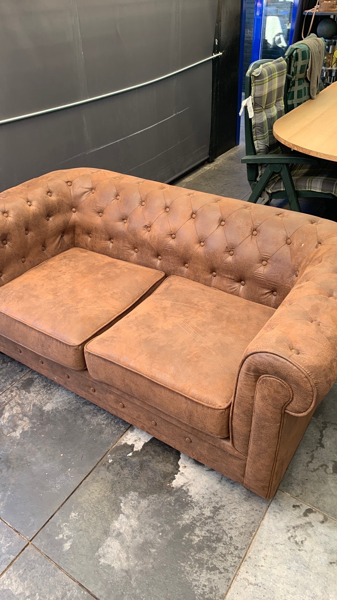 2-persoons bank nette bank suendine chesterfield, Huis en Inrichting, Banken | Sofa's en Chaises Longues, Ophalen, Zo goed als nieuw