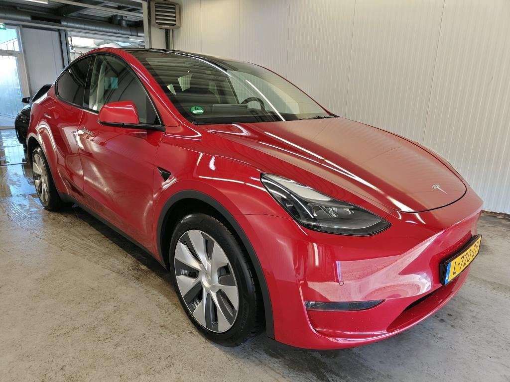 Foto 3 van Tesla Model Y Long Range 351pk AWD 90,2 SoH [ TREKHAAK+AUTOP
