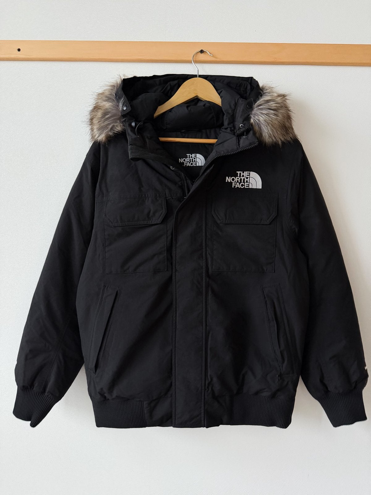 The North Face Down Bomber Jacket Black with Fur Hood, Ophalen of Verzenden, Zo goed als nieuw, Maat 48/50 (M), Zwart