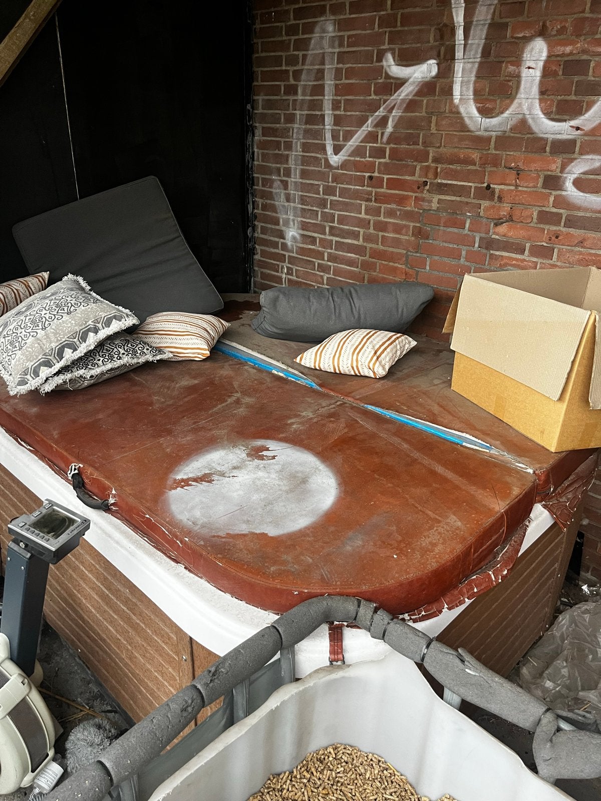 Defecte jacuzzi gratis af te halen, Ophalen of Verzenden, Gebruikt, Vast