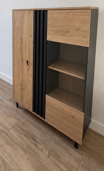 Mooie MEUBELLA vitrinekast Marcos-Eiken/Antraciet-Nieuwstaat, Ophalen, Zo goed als nieuw, Minder dan 150 cm, 150 tot 200 cm