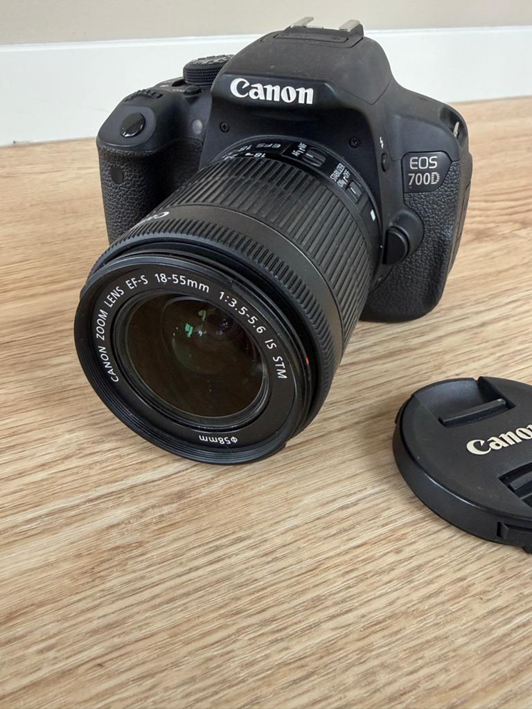 Canon EOS 700D Spiegelreflexcamera met EF-S 18-55mm lens, Ophalen, Spiegelreflex, Canon, Zo goed als nieuw