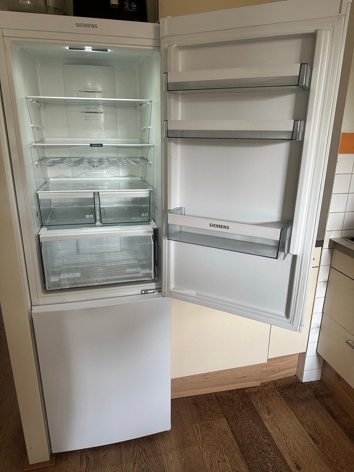 Vrijstaande Siemens Koel-vriescombinatie - NoFrost iSensoric, Ophalen, 200 liter of meer, 60 cm of meer, Met aparte vriezer