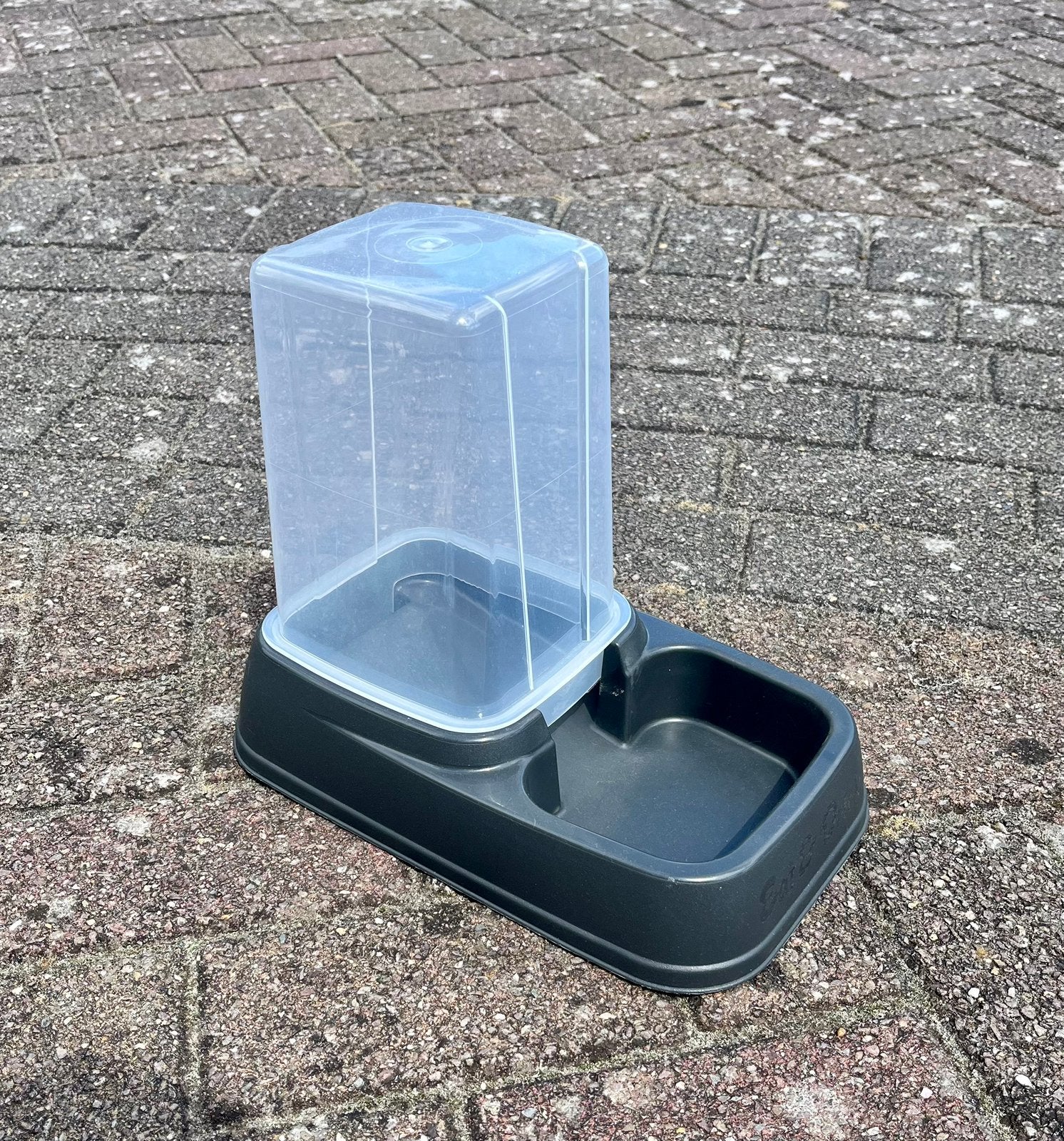 Handige kattenvoerbak, Ophalen, Zo goed als nieuw