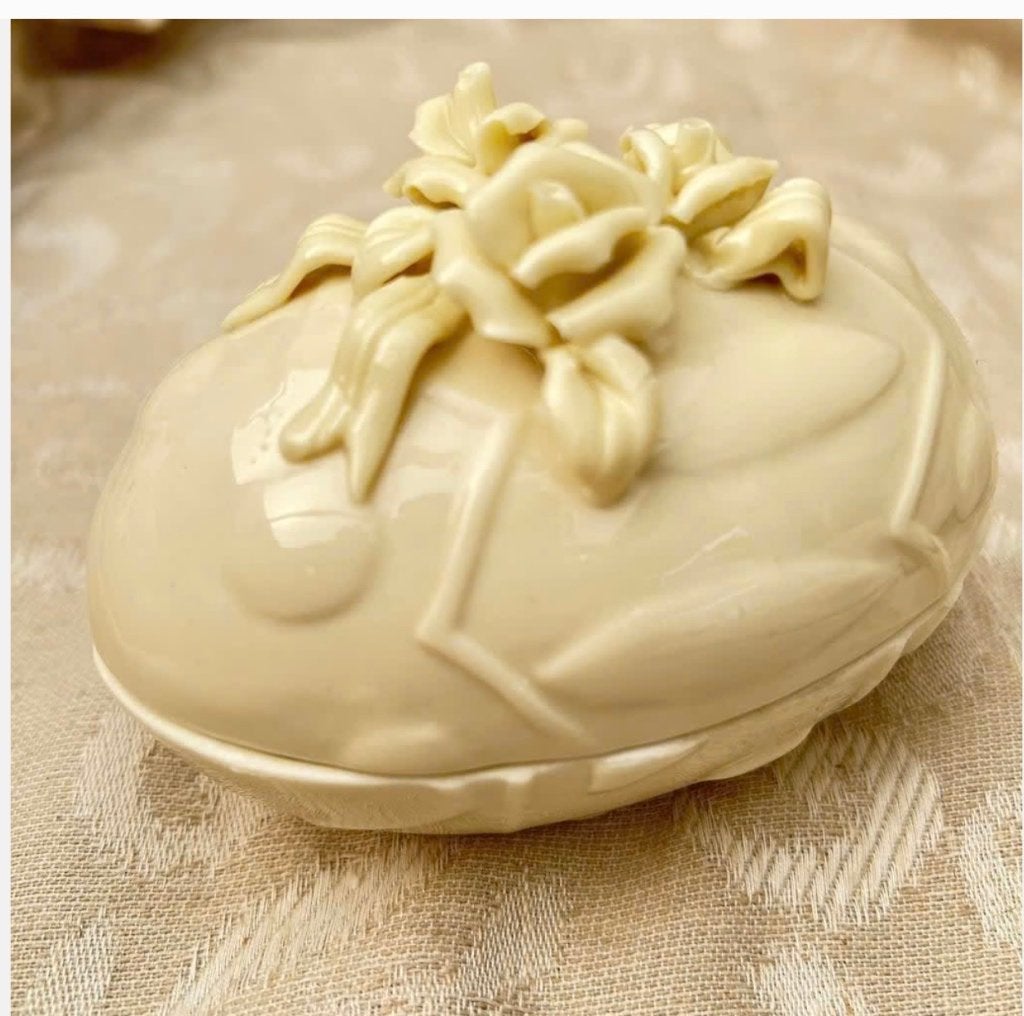 Vintage crème porseleinen sier bakje met roosjes, Ophalen of Verzenden