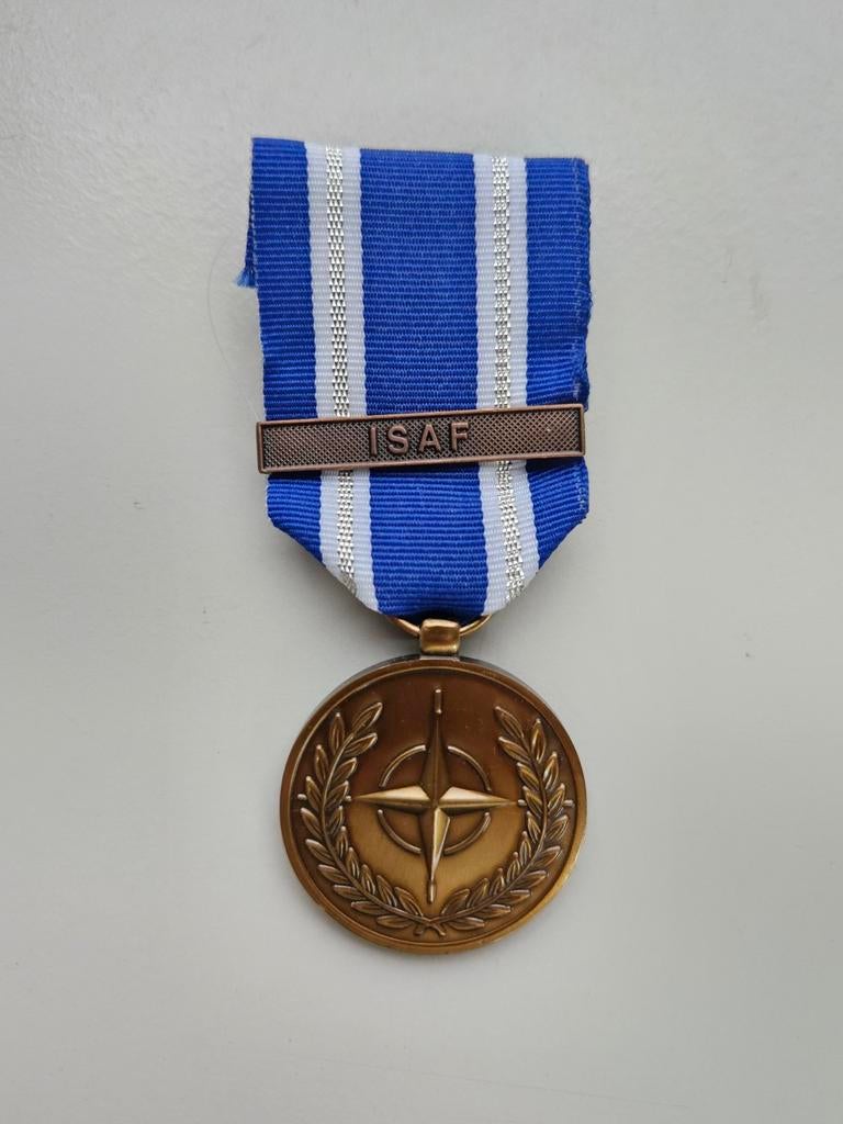 Medaille onderscheiding NATO navo ISAF Afghanistan kabul, Verzamelen, Militaria | Algemeen, Ophalen of Verzenden, Landmacht, Nederland