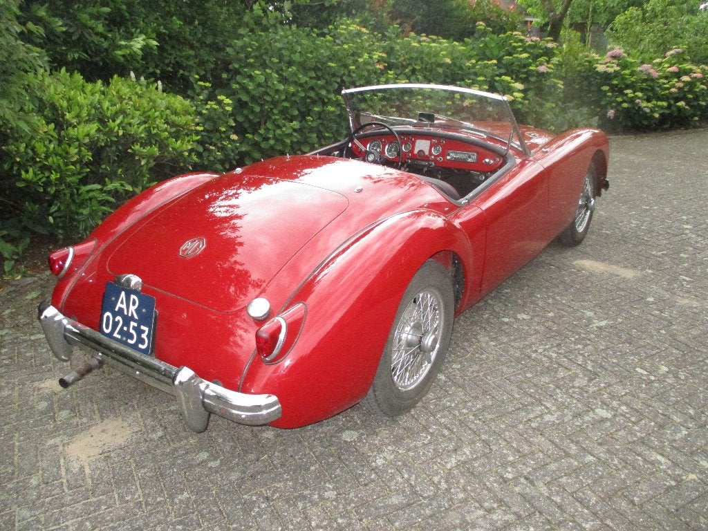 MGA 1959 Rood, Auto's, MG, 886 kg, Achterwielaandrijving, 1489 cc, Zwart