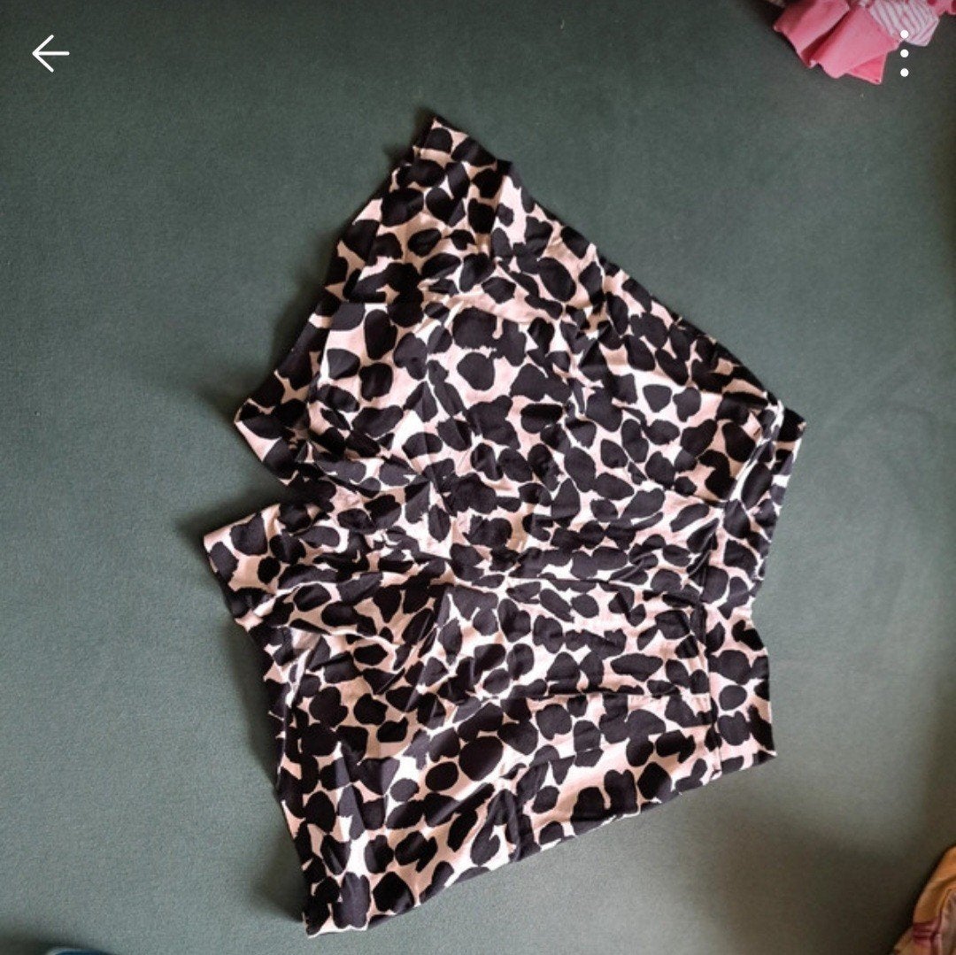Korte broek met print, maat M, Kleding | Dames, Maat 38/40 (M), Kort, Zwart, Ophalen of Verzenden