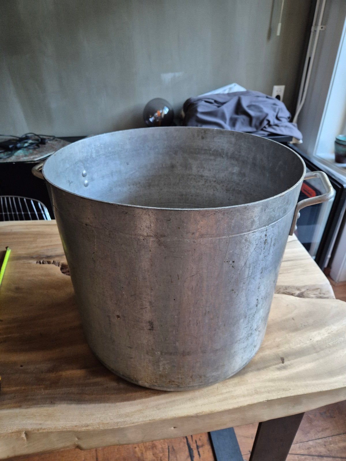 Grote aluminium pan - 66 liter inhoud, Huis en Inrichting, Ophalen, Gebruikt, Kookpan, Met handvatten