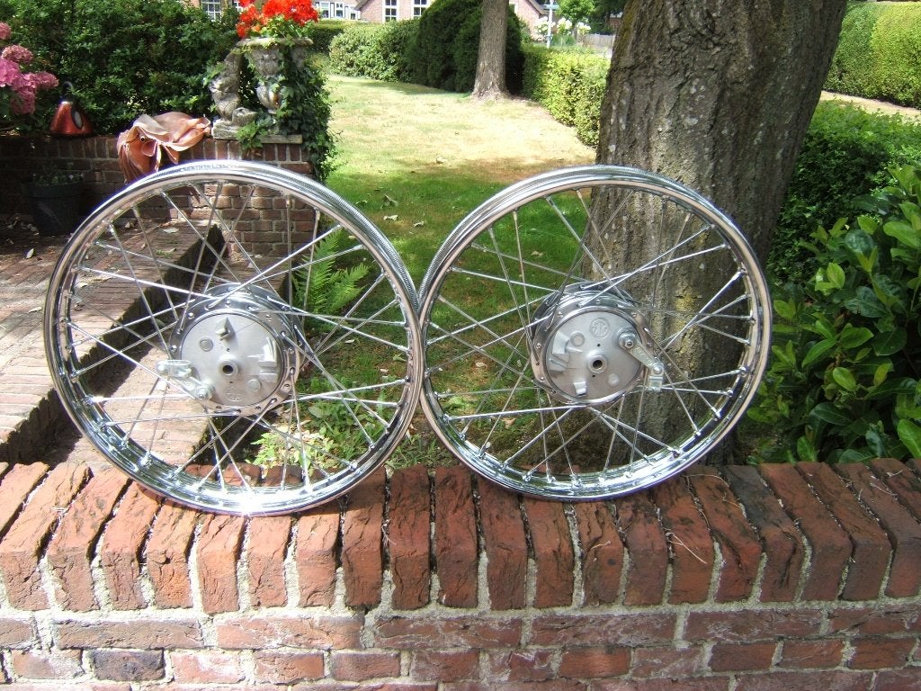 Wielen set 17 inch x 1.50 met 116 mm Campagnolo naven, Fietsen en Brommers, Brommeronderdelen | Kreidler, Ophalen of Verzenden