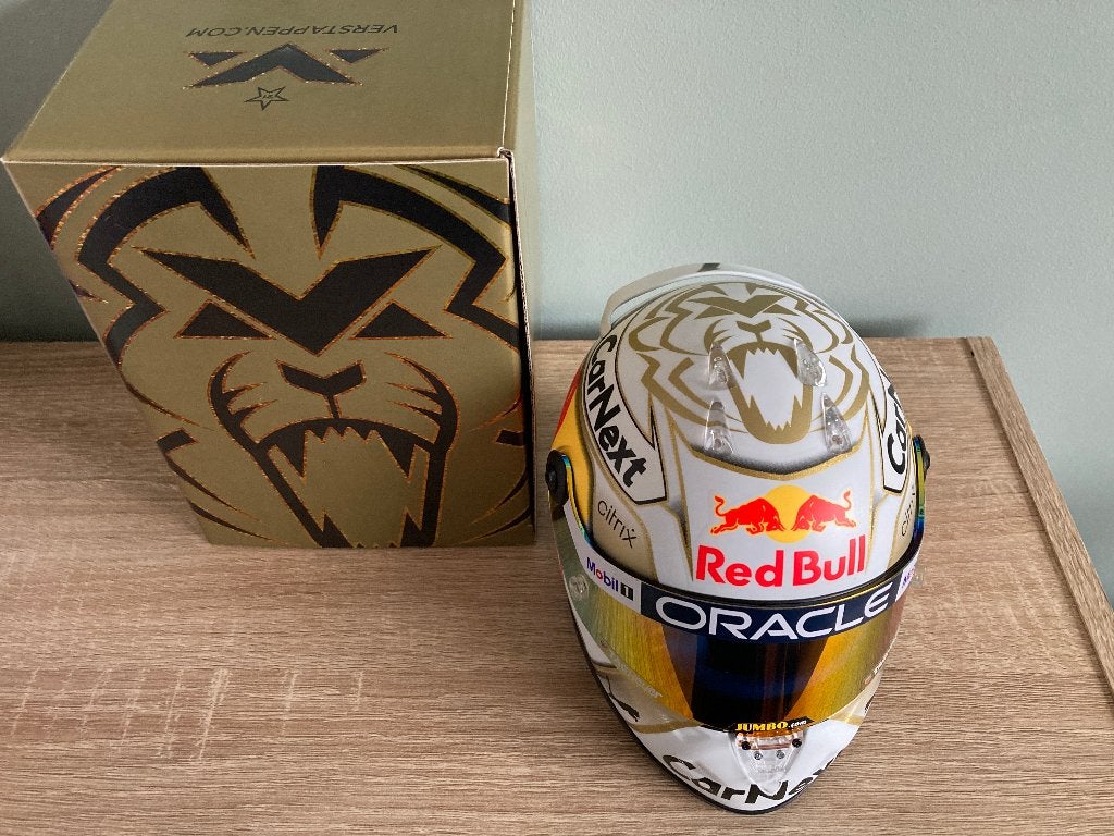 ✅ Max Verstappen 1:2 helm 2022 Fanshop Red Bull Racing RB18, Ophalen of Verzenden, Nieuw, Formule 1