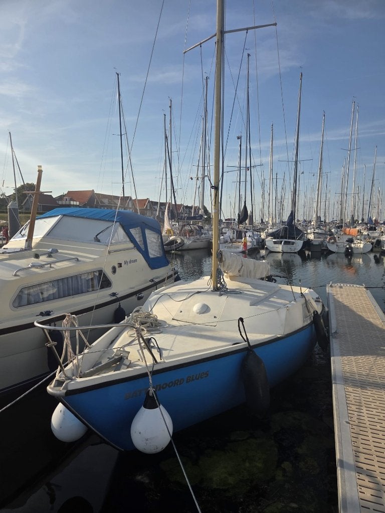 Vaarklare zeilboot Jouet Sheriff + motor!, Watersport en Boten, Kajuitzeilboten en Zeiljachten, Ophalen, Gebruikt, 6 pk, 6 m