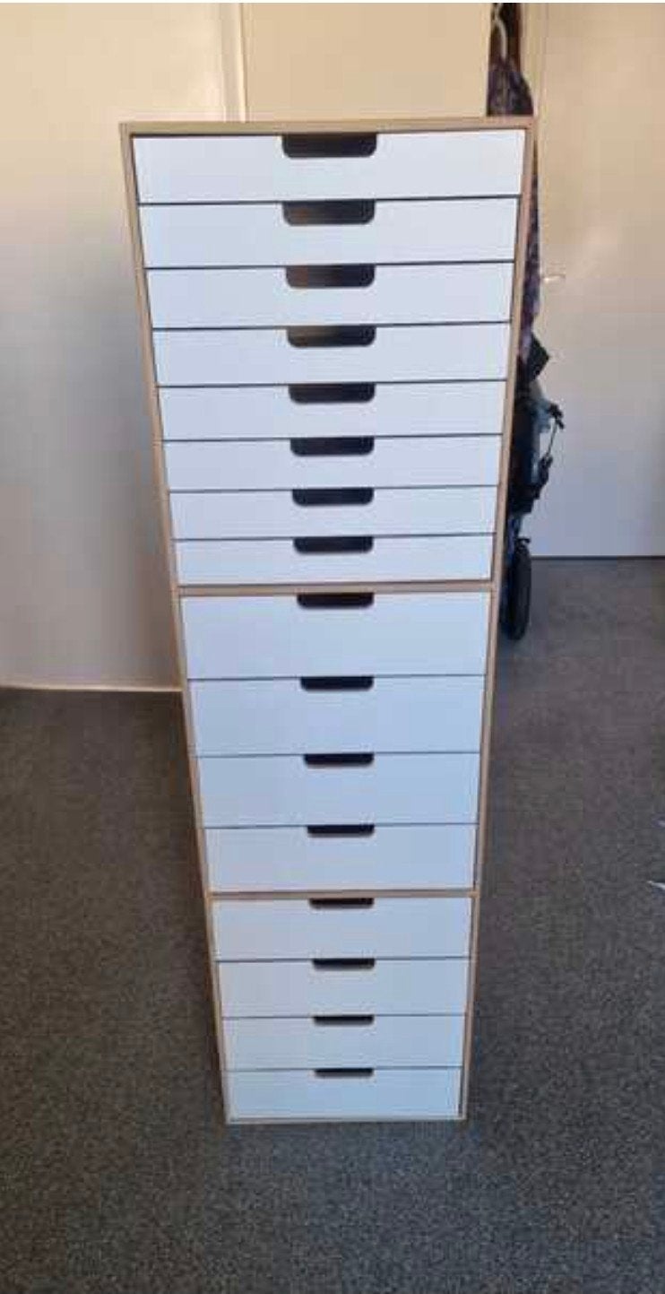 Gezocht deze ikea ladenkast eventueel 2x, Huis en Inrichting, Kasten | Ladekasten, 100 tot 150 cm, Zo goed als nieuw, 25 tot 50 cm