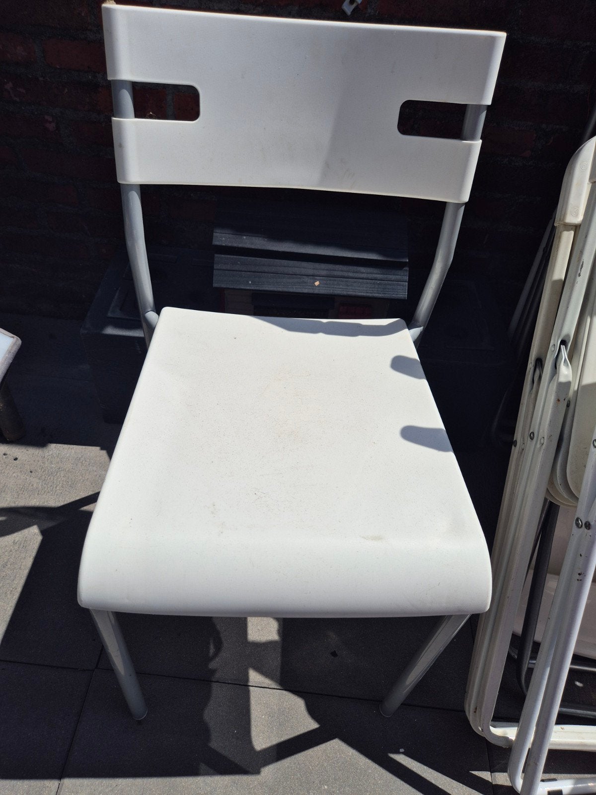 Witte kunststof stoel met metalen frame, Ophalen, Gebruikt, Modern, functioneel, Wit