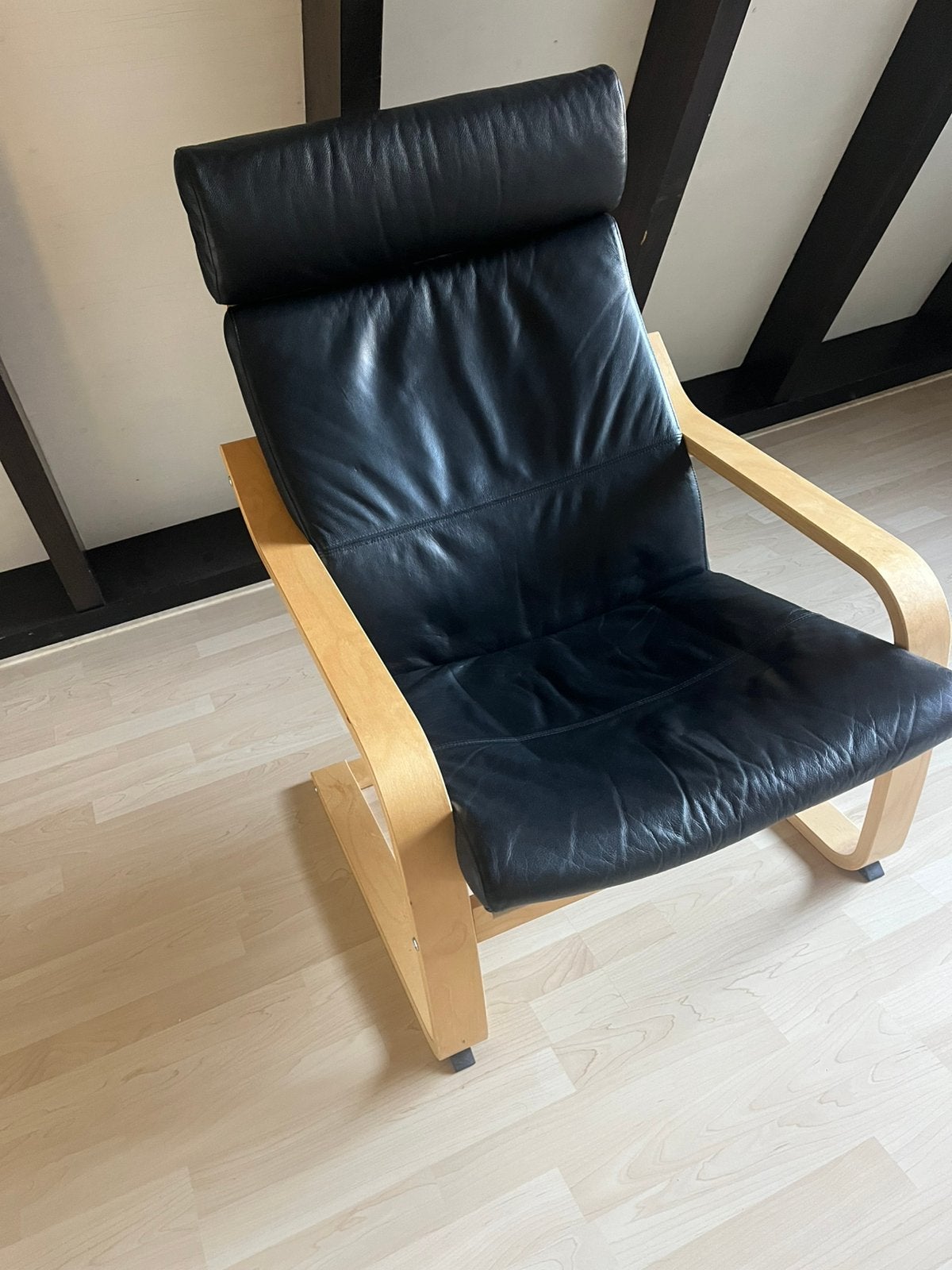 Prachtigefauteuil Poäng zwart leer, Ophalen, Minder dan 75 cm, Leer, Zo goed als nieuw