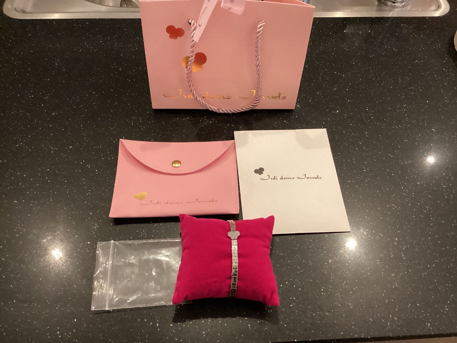 Juli dans jewels zilveren armband nieuw, Sieraden, Tassen en Uiterlijk, Ophalen of Verzenden, Nieuw, Zilver, Zilver