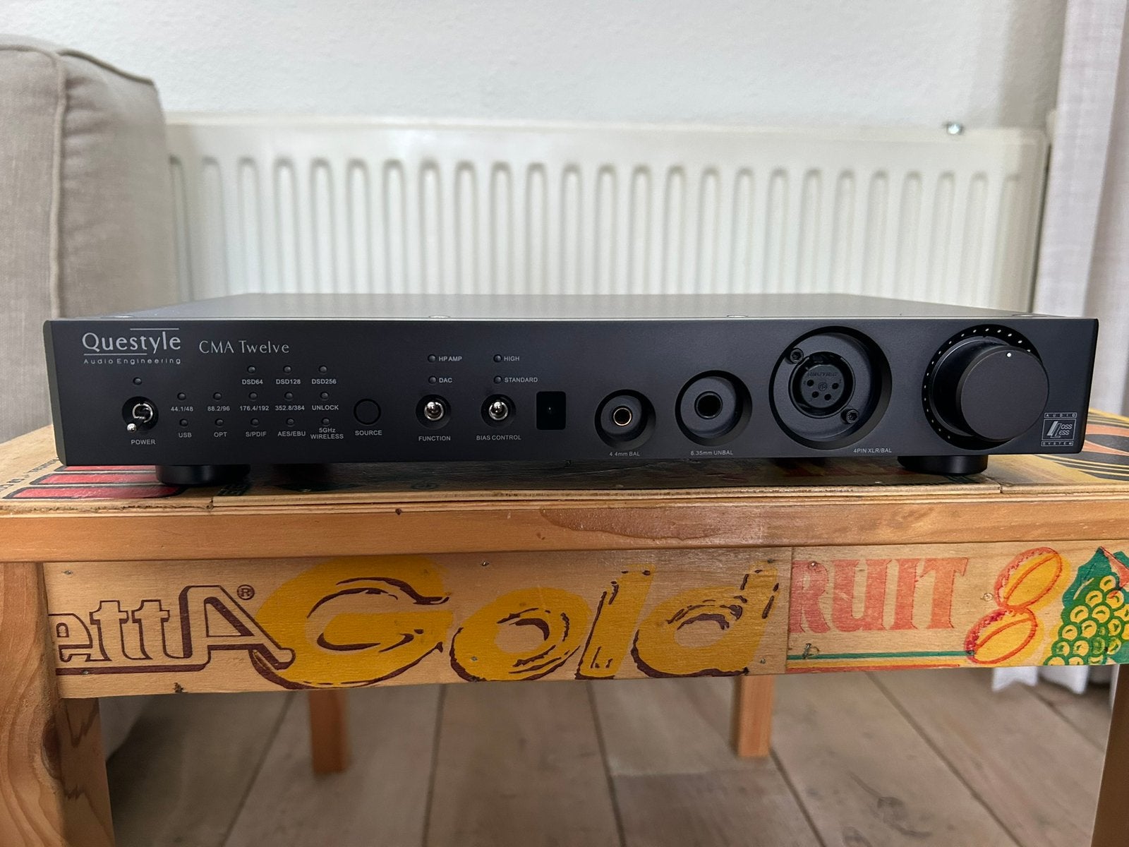 Questyle CMA Twelve | Hoofdtelefoonversterker & DAC, Audio, Tv en Foto, Versterkers en Receivers, Ophalen, Zo goed als nieuw, 120 watt of meer