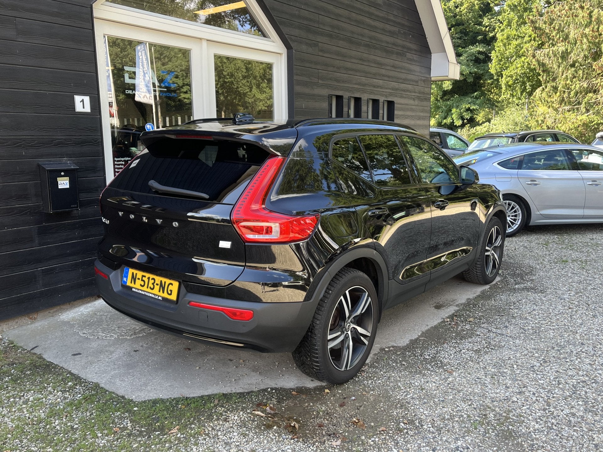 Volvo XC40 1.5 T4 Recharge R-Design Expression Aut/Ecc/Leer/, Auto's, Dealer onderhouden, Leder en Stof, Zwart, Bedrijf