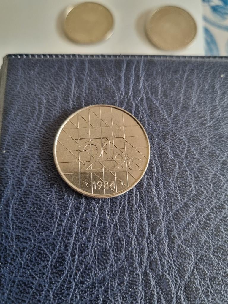 Nederland: een zeer mooie nikkelen 2,5 gulden munt uit 1984., Verzenden, Koningin Beatrix, 2½ gulden, Losse munt