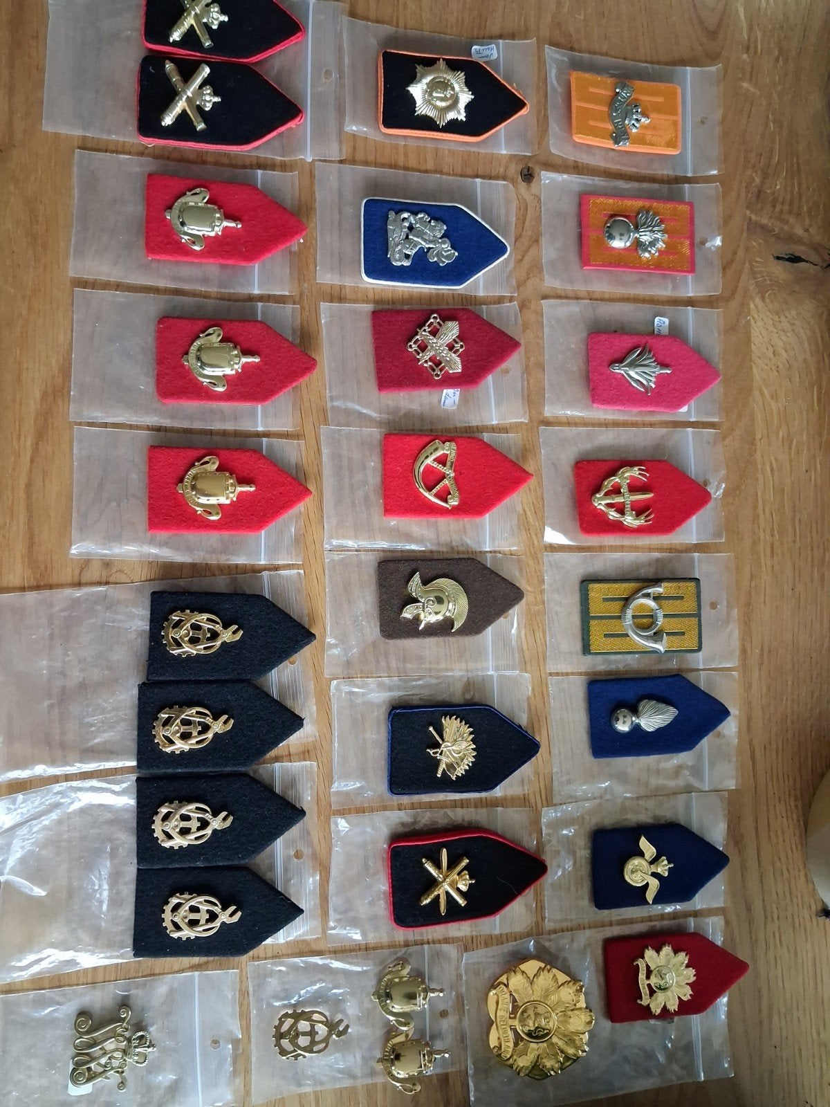 Grote collectie militaire emblemen en insignes, Ophalen of Verzenden, Overige soorten, Overige gebieden, Embleem of Badge