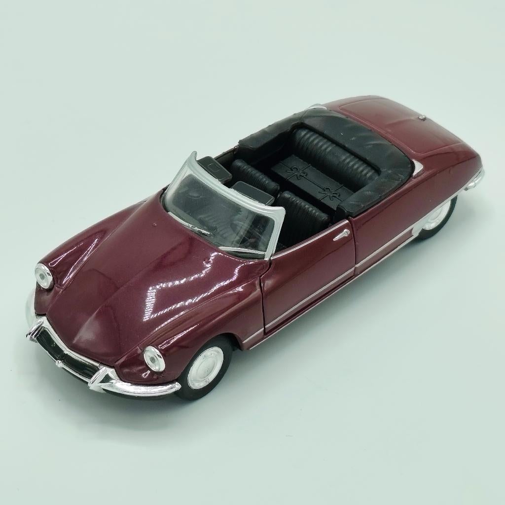 Citroën DS 19 Cabriolet met dak open van Welly - Oubergine, Hobby en Vrije tijd, Modelauto's | 1:43, Ophalen of Verzenden, Zo goed als nieuw