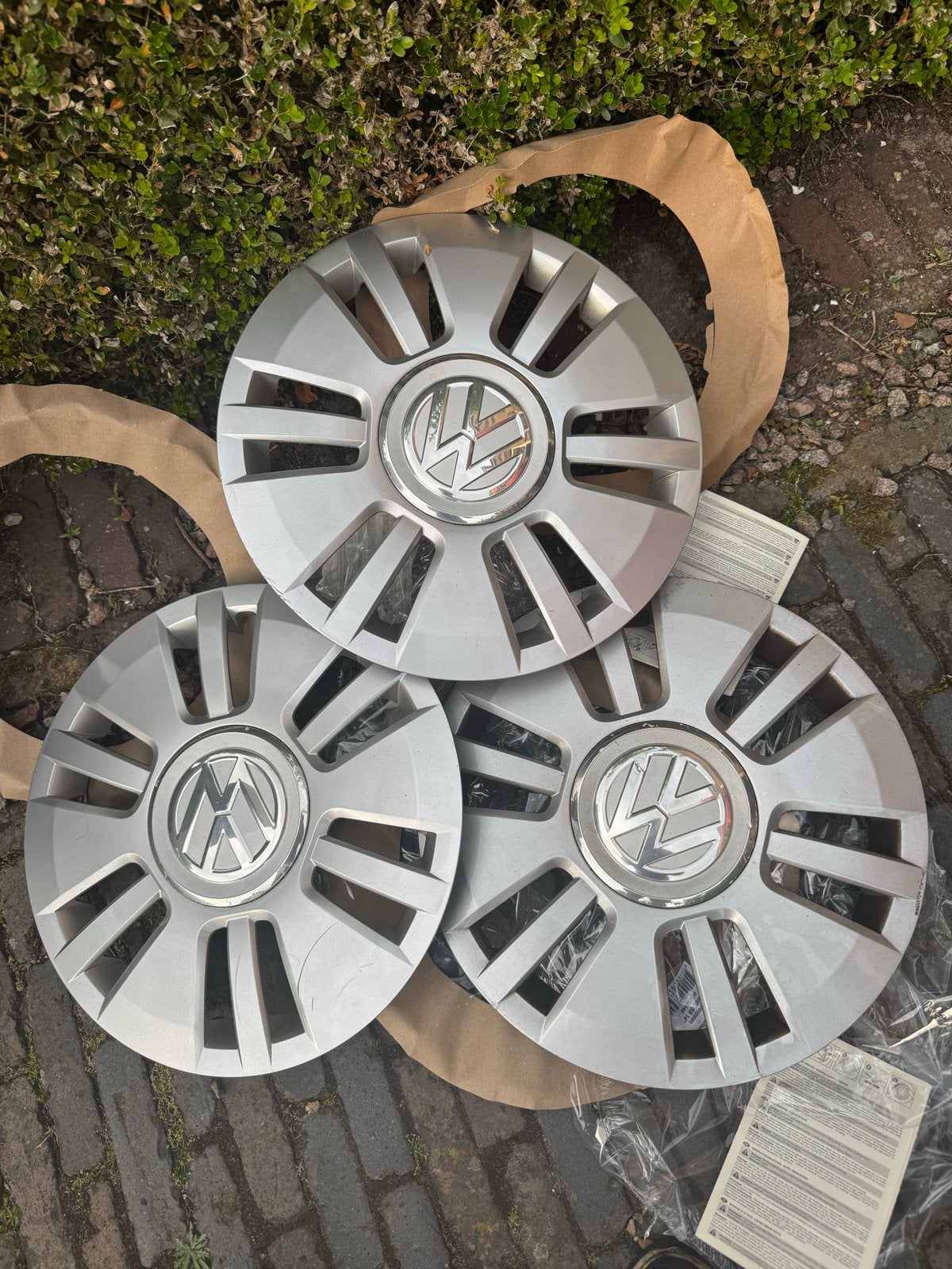 Set van 3 Volkswagen Up wieldoppen, Auto diversen, Wieldoppen, Ophalen, Gebruikt