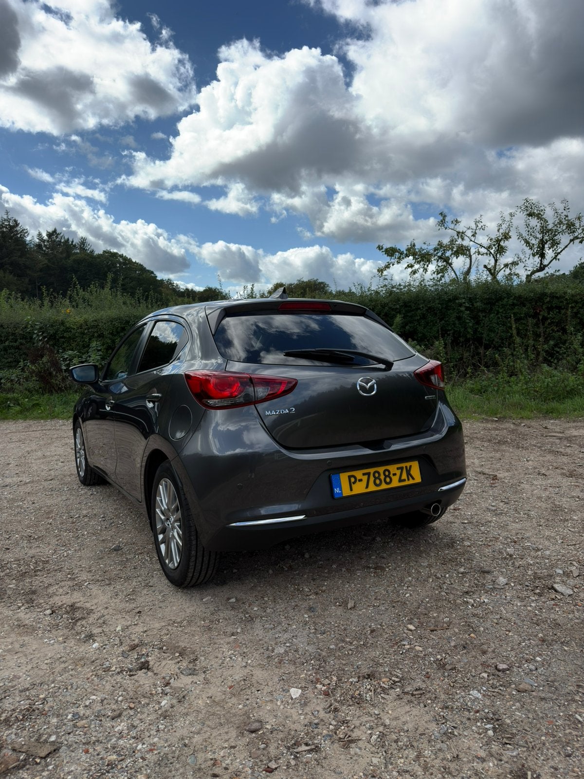 Foto 2 van Mazda 2 1.5 Skyactiv-G Luxury (Modeljaar 2022) – Topstaat