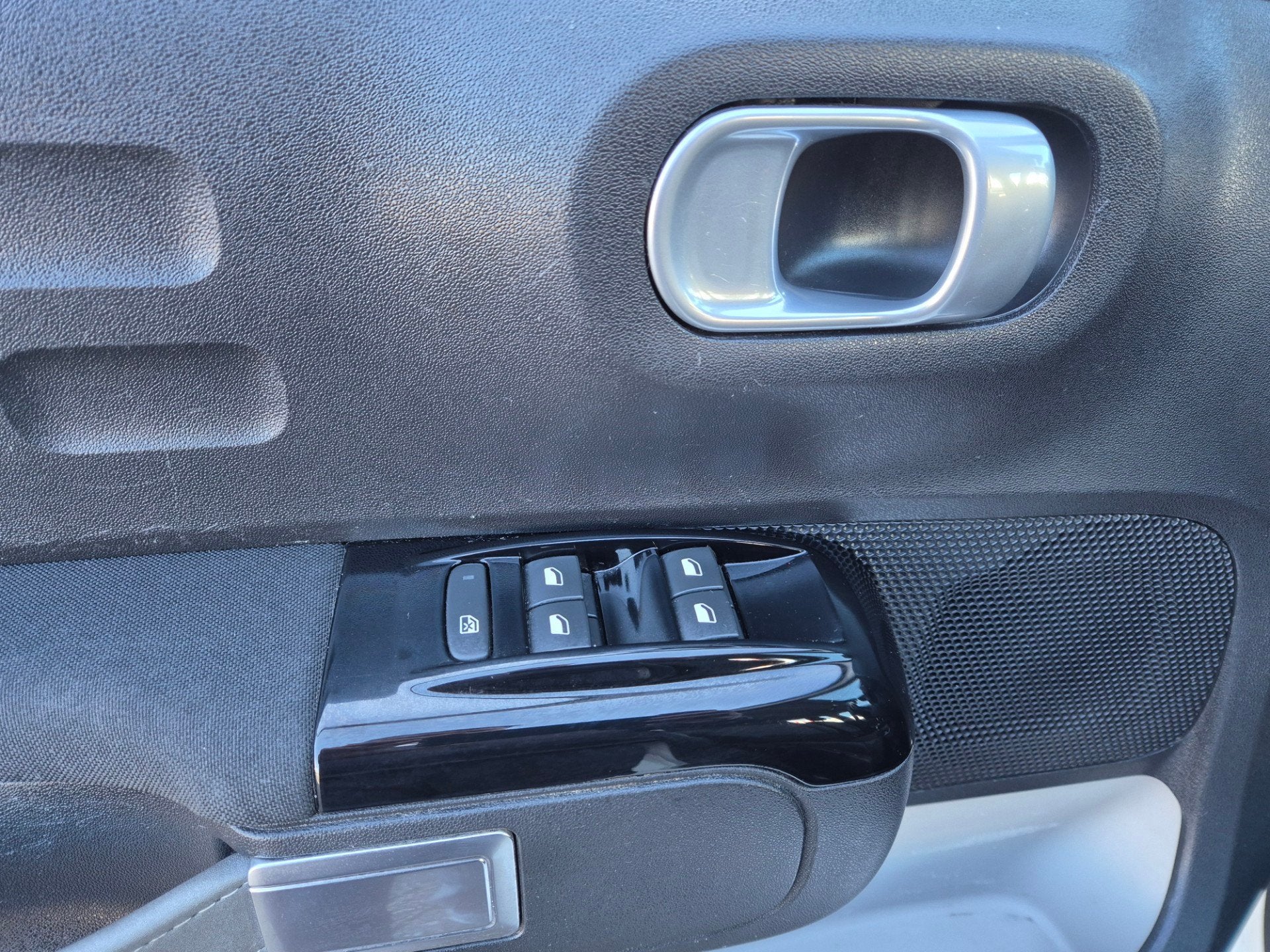 Foto 21 van Citroen C3 1.2 PureTech Shine New D-Riem Camera Carplay Stoe