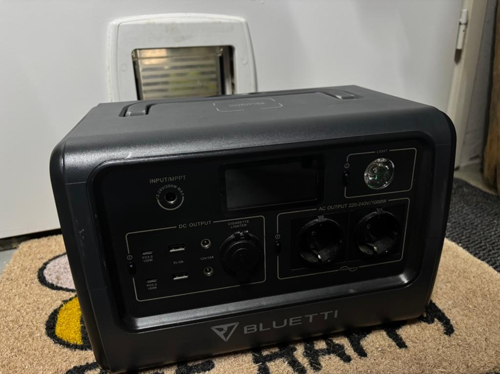 Bluetti EB70 portable power station, Ophalen
