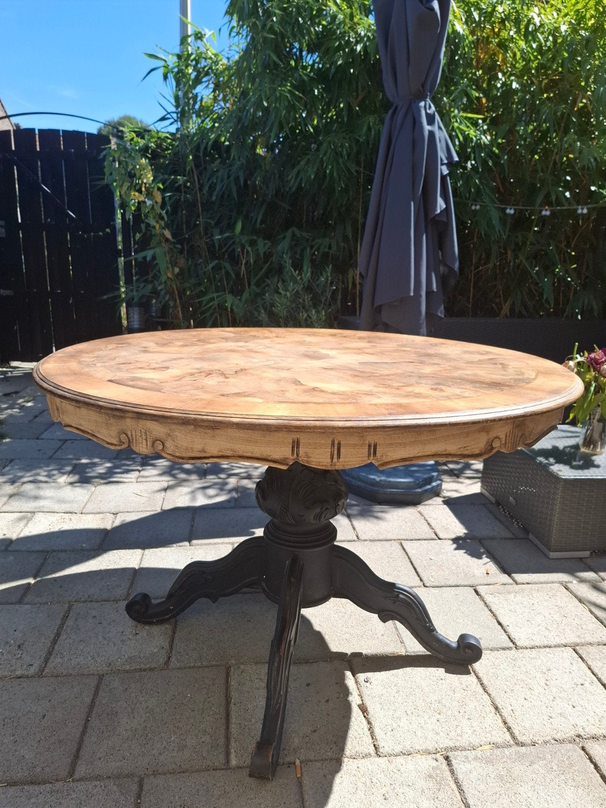 Antieke ronde tafel met notenhouten blad, Ophalen
