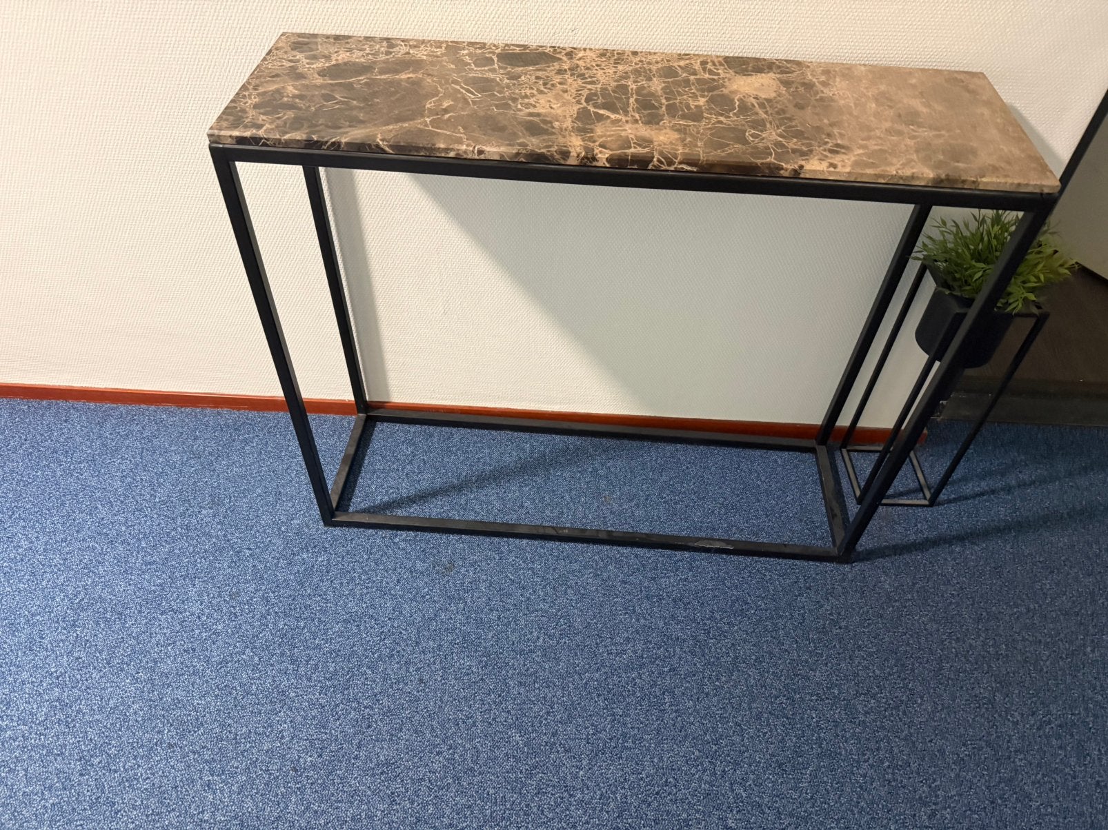 Marmer look sidetable, Huis en Inrichting, Tafels | Sidetables, 100 tot 150 cm, Ophalen of Verzenden, Zo goed als nieuw, 25 tot 50 cm