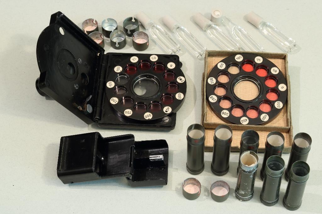 Pools Dosimeter systeem uit koude oorlog zeer compleet, Verzamelen, Militaria | Algemeen, Ophalen of Verzenden, Landmacht, Overige gebieden